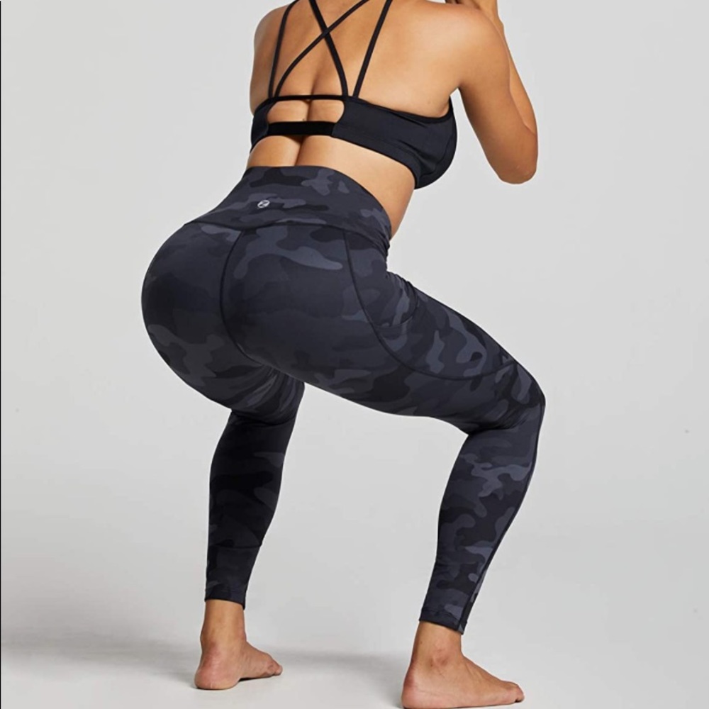 Women’s camo leggings with pockets